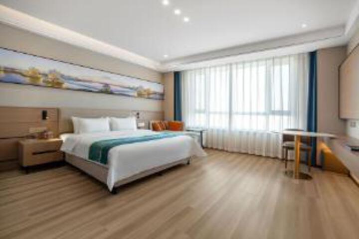 Room 7 of 9