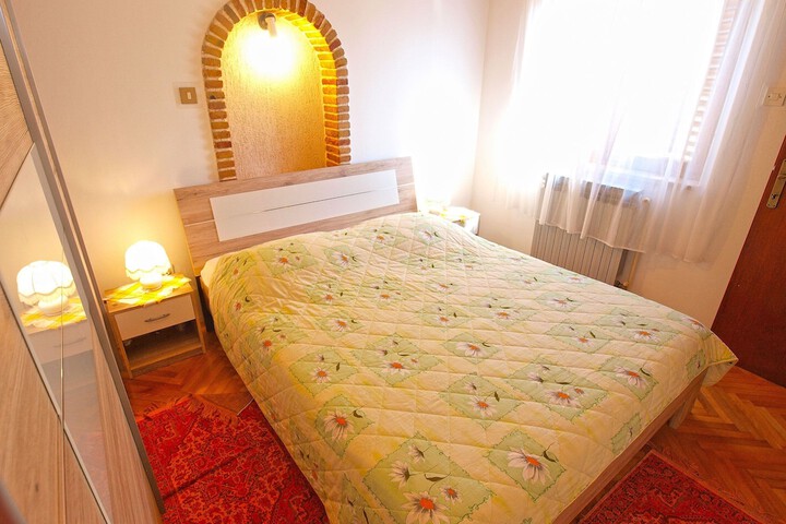 Room 10 of 38