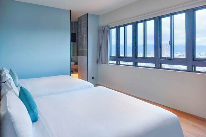 Room 12 of 22