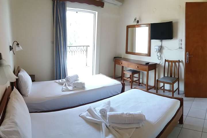 Room 2 of 59