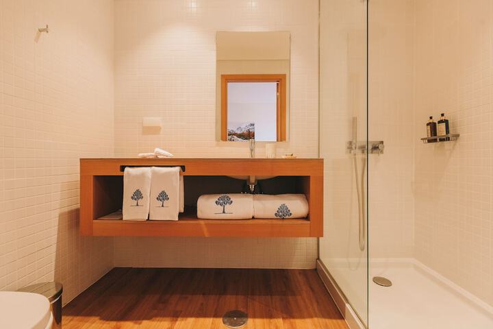 Room 83 of 181