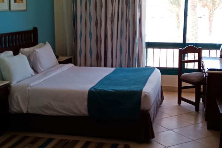 Room 14 of 142