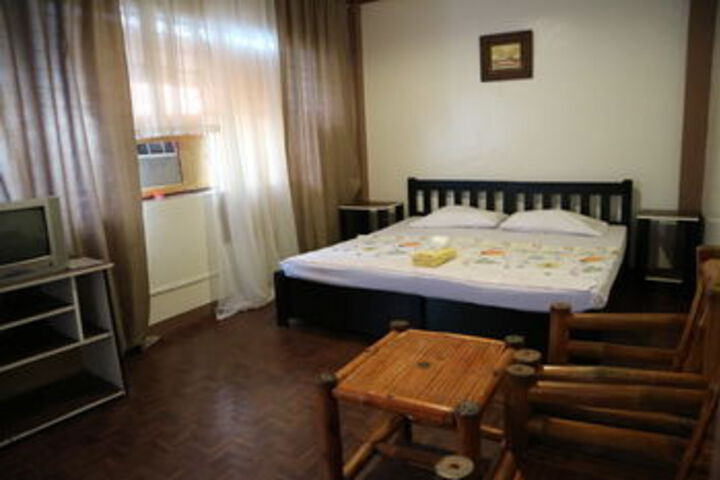 Room 10 of 27