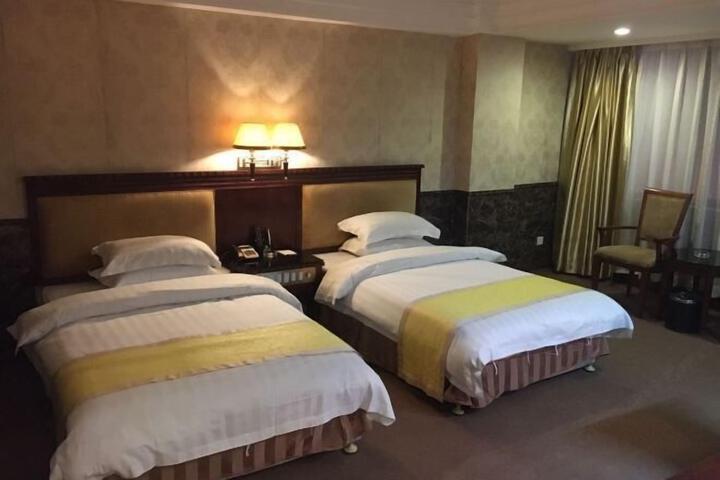 Room 15 of 28
