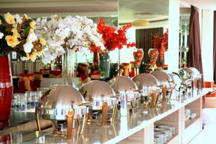 Dining 8 of 78
