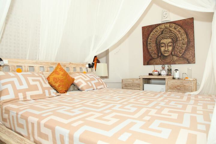Room 48 of 80