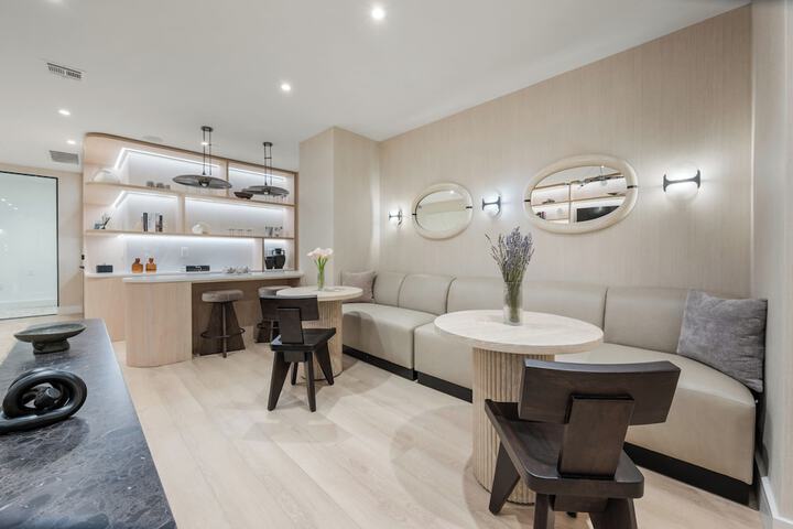 Lounge 600 of 626