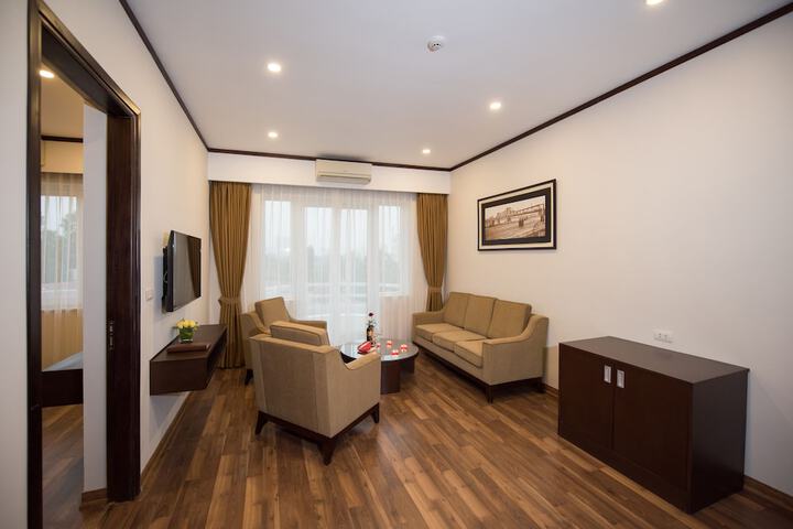 Room 6 of 100