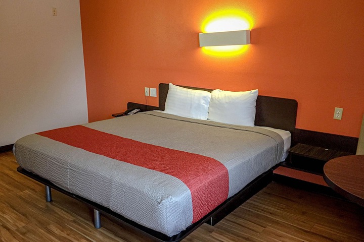 Room 21 of 34