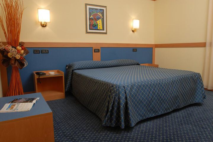 Room 27 of 58
