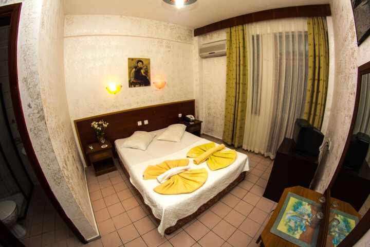Room 6 of 65
