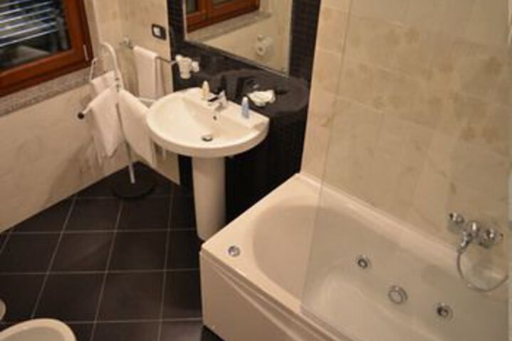 Room 2 of 17