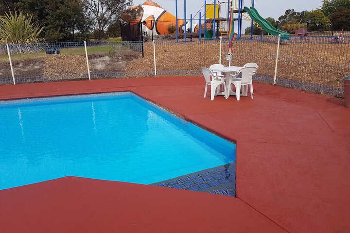 Pool 11 of 32