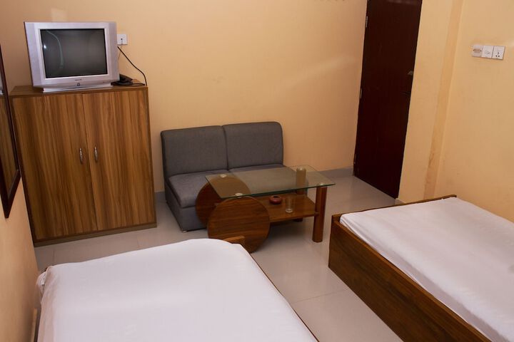Room 6 of 18