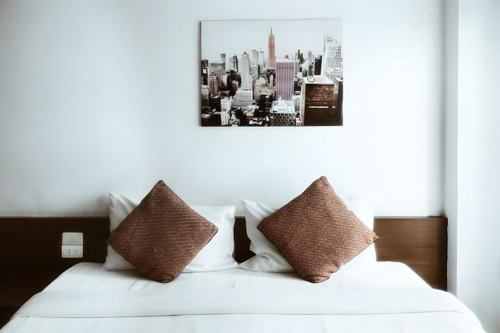 Room 9 of 33