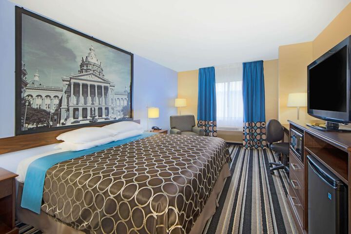 1 King Bed (3 of 4)