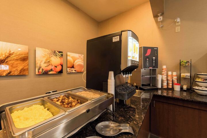 Breakfast/Coffee Service 116 of 132