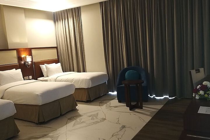 Room 10 of 33