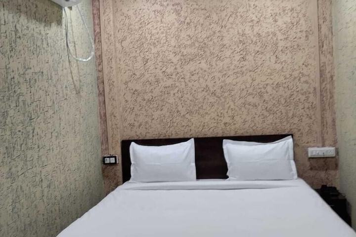 Room 6 of 26