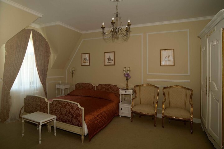 Room 30 of 34