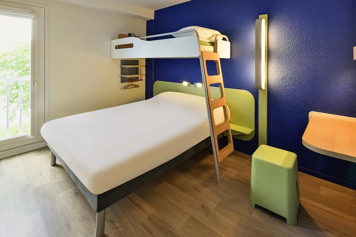 Room 17 of 34