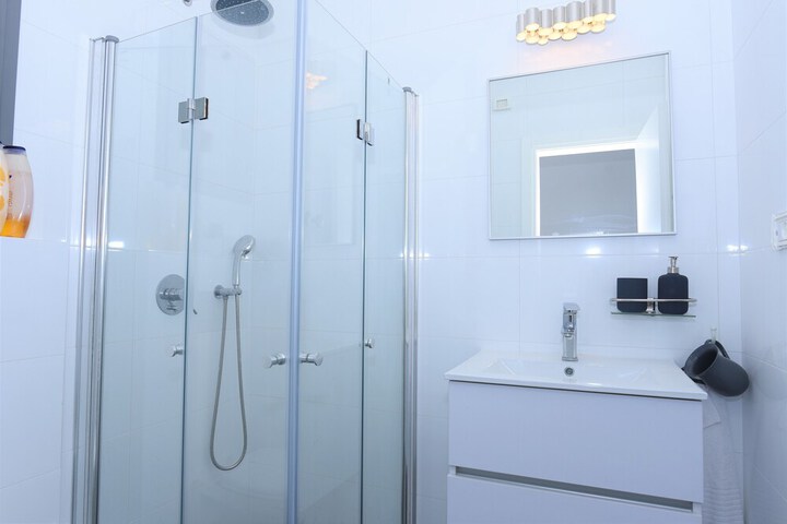 Room 15 of 20