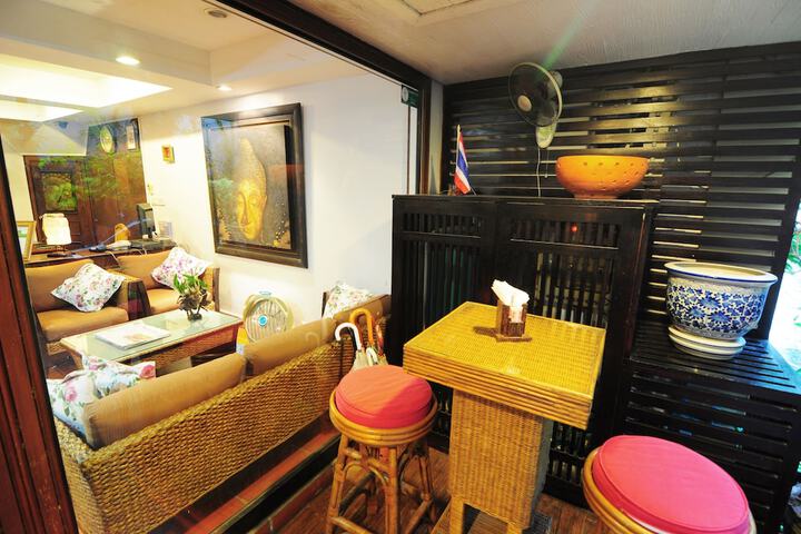 Entrance & Lobby