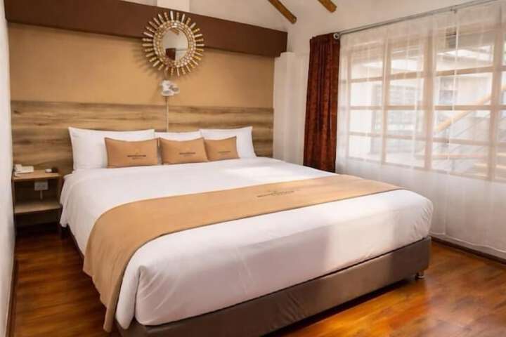 Room 4 of 32