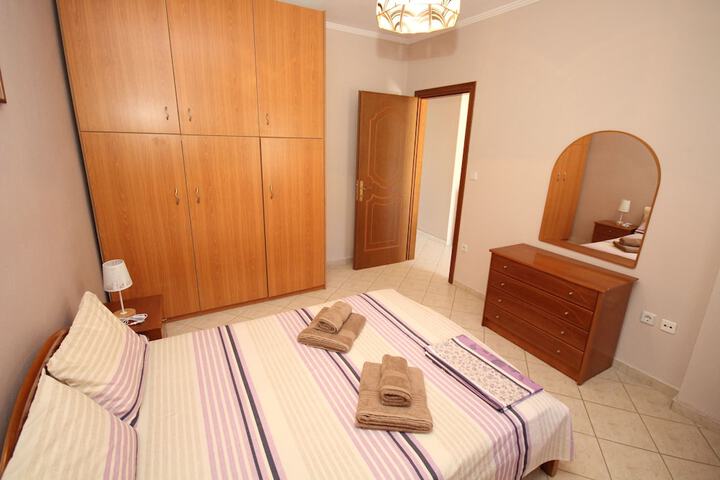Room 6 of 35