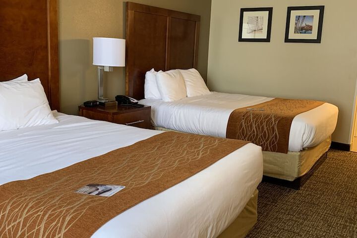 2 Queen Beds (3 of 8)