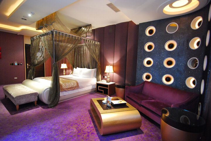 Room 16 of 72