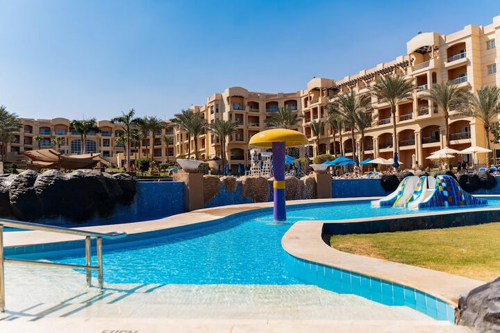 Hotel with Pool