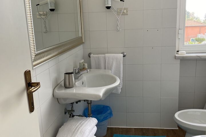 Room 48 of 68