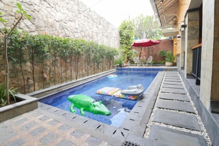 Pools & Facilities