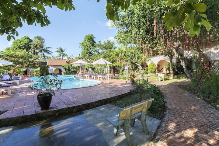 Hotel with Pool