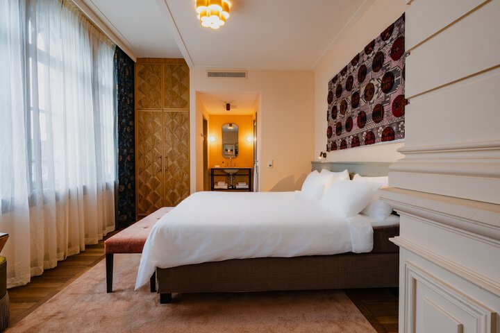 Room 34 of 239