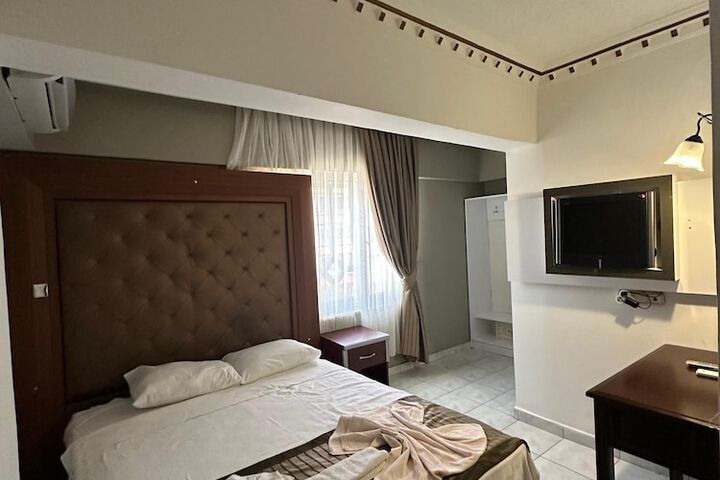 Room 6 of 46