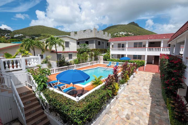 Hotel Pool