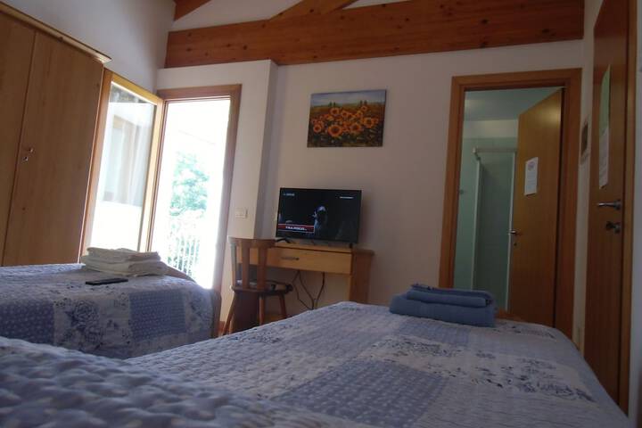 Room 9 of 25
