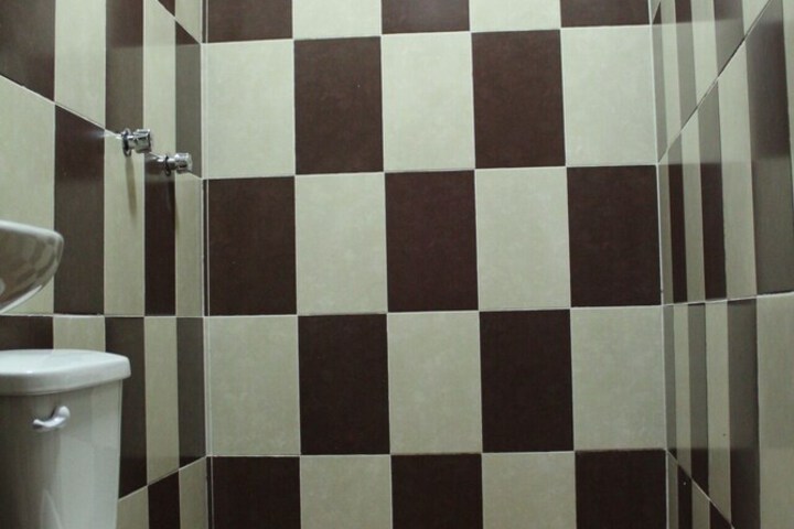 Room 32 of 47