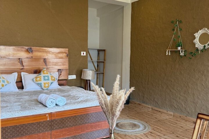 Room 6 of 32