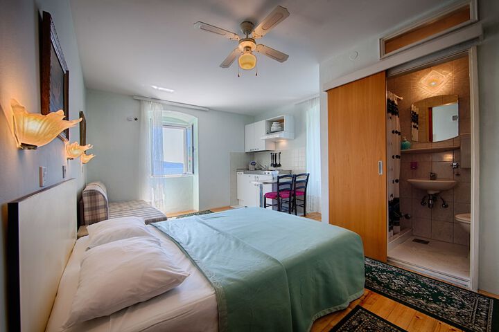 Room 3 of 48