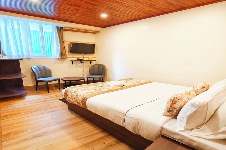 Room 5 of 28