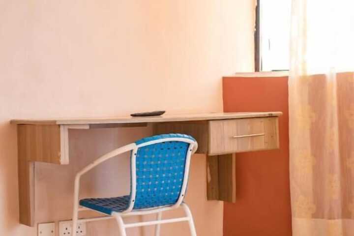 Room 4 of 12