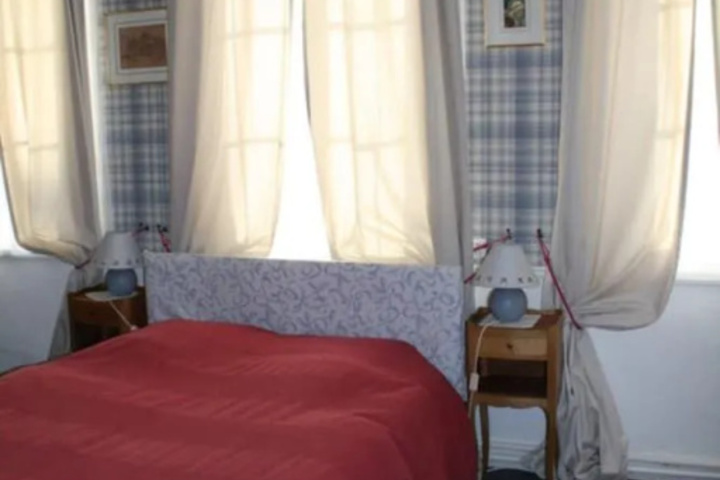 Room 8 of 25