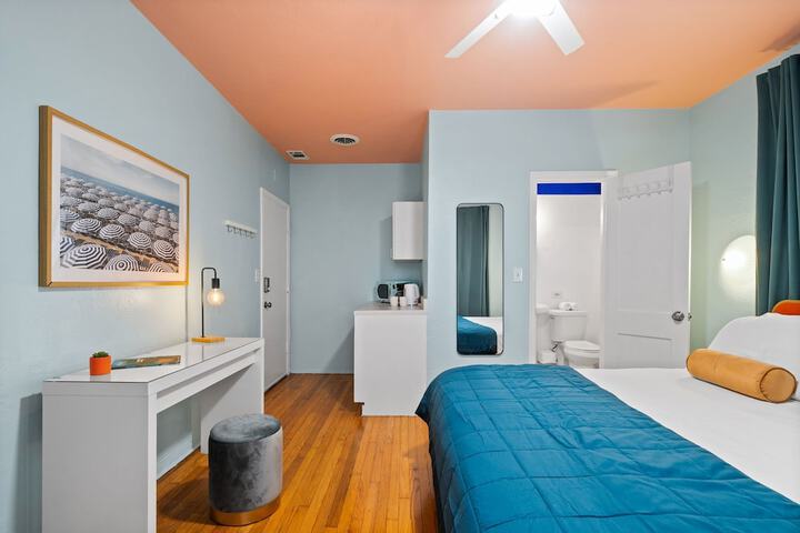 Room 26 of 136