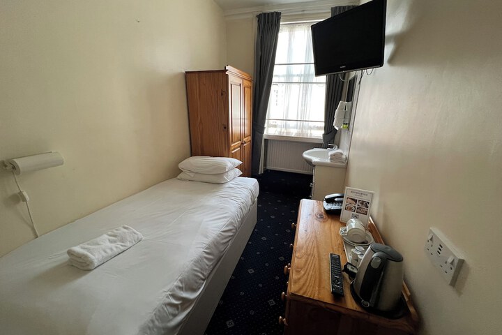 Room 12 of 89