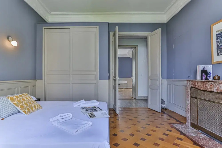 Room 5 of 16