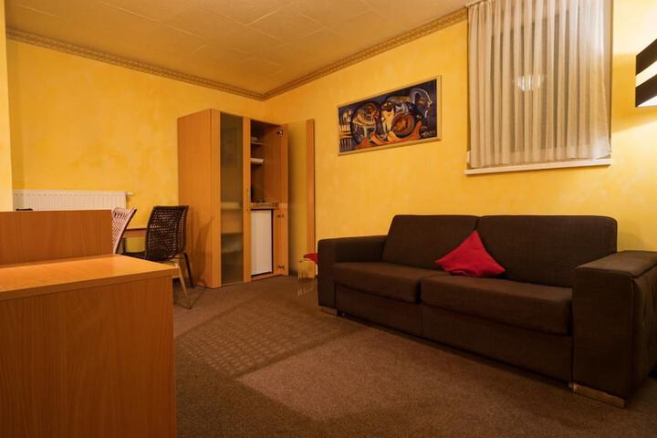 Room 9 of 35