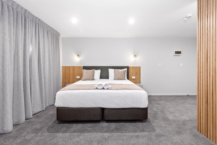 Room 12 of 28